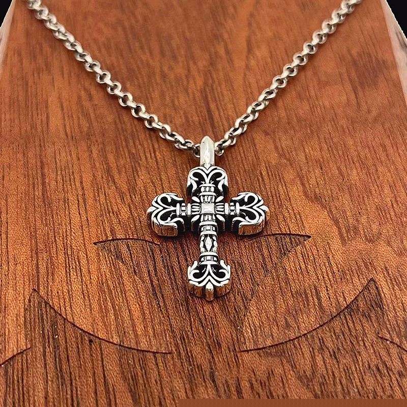 Ch**me He**ts necklaces